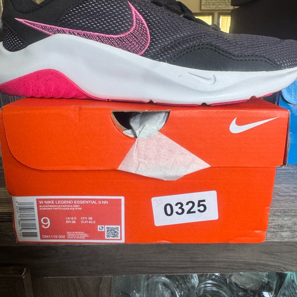 Nike Legend Essential    Women's Athletic Shoes - Black and Pink